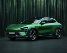 Load image into Gallery viewer, Xiaomi YU7 SUV 681hp dual-motor AWD