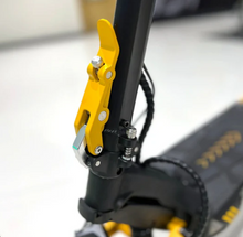 Load image into Gallery viewer, V8 Electric Scooter 60V 26Ah 3200W swap Battery - E-Scooter UAE Hub