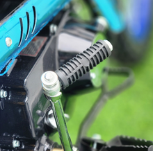 Load image into Gallery viewer, Gas Dirt Bike 200CC – Ideal for Teens (Ages 12–16+)