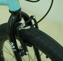 Load image into Gallery viewer, Muddyfox 20-inch Kids Bike - Lighty Alloy Blue
