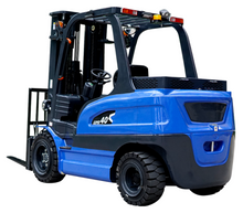 Load image into Gallery viewer, High Efficiency Industrial Electric Forklift 2-4 Ton CE Farm Battery Forklift 4 Wheel Forklift

