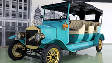 Load image into Gallery viewer, Classic Electric Vintage Car 05,08 seater
