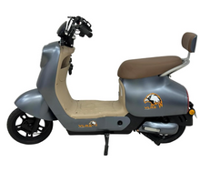 Load image into Gallery viewer, Q8 Vespa Classic Electric City E-BIKE
