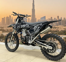 Load image into Gallery viewer, KEWS DIRT BIKE-PETROL -Black 450CC 80Kmh Speed

