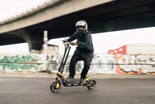 Load image into Gallery viewer, Vsett 11+SUPER 72V 32Ah Battery Electric Scooter - E-Scooter UAE Hub

