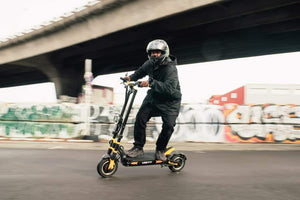 Vsett 11+SUPER 72V 32Ah Battery Electric Scooter - E-Scooter UAE Hub