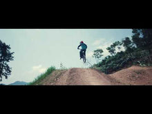 Load and play video in Gallery viewer, SURRON LIGHT BEE X Electric Dirt Bike 60v 100km Range 75km/h Speed Off Road Dirt Bike

